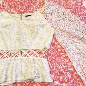 ❗️2/$10 Crochet lace flared sleeve crop top